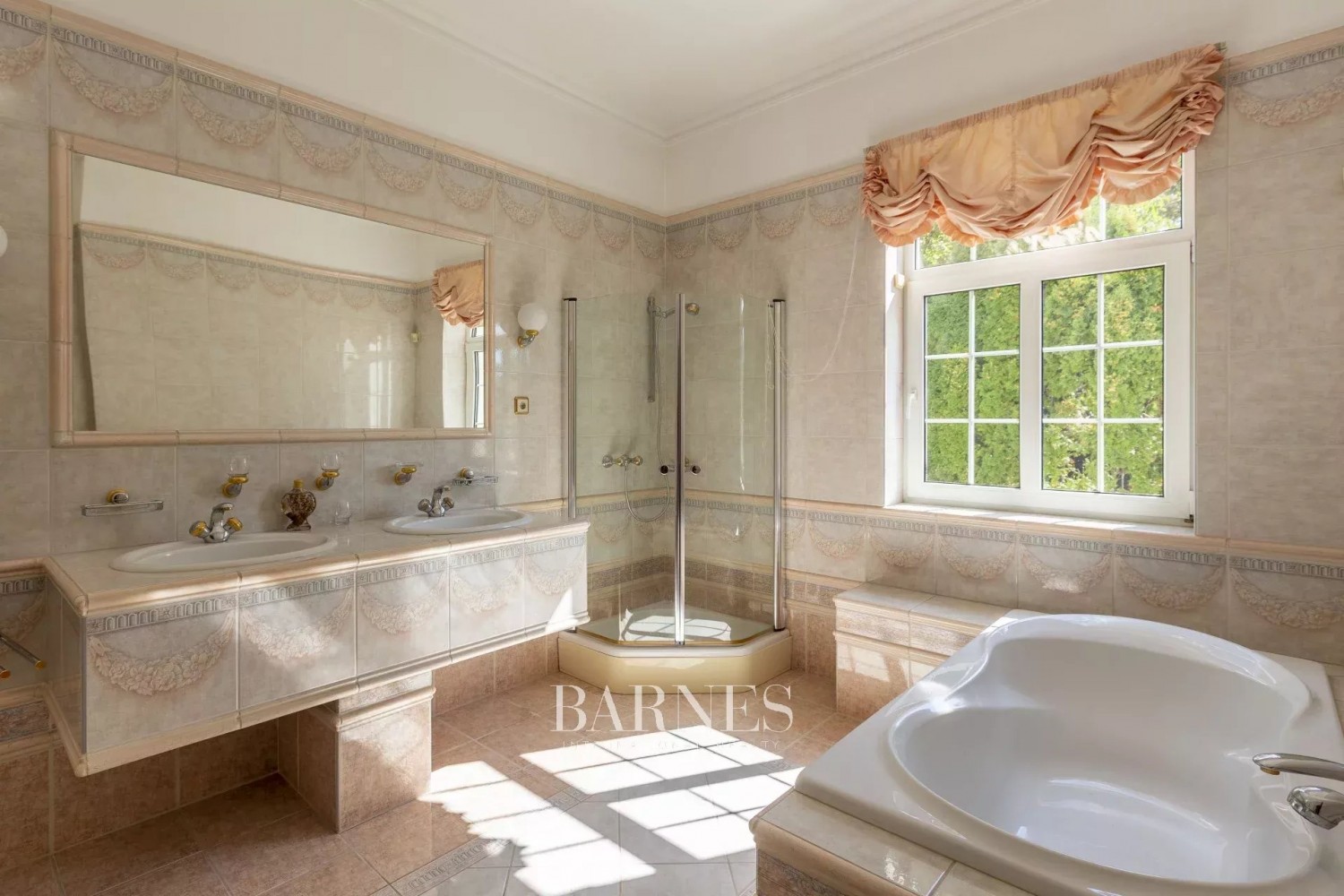 Residency for sale in the 2nd District - picture 13