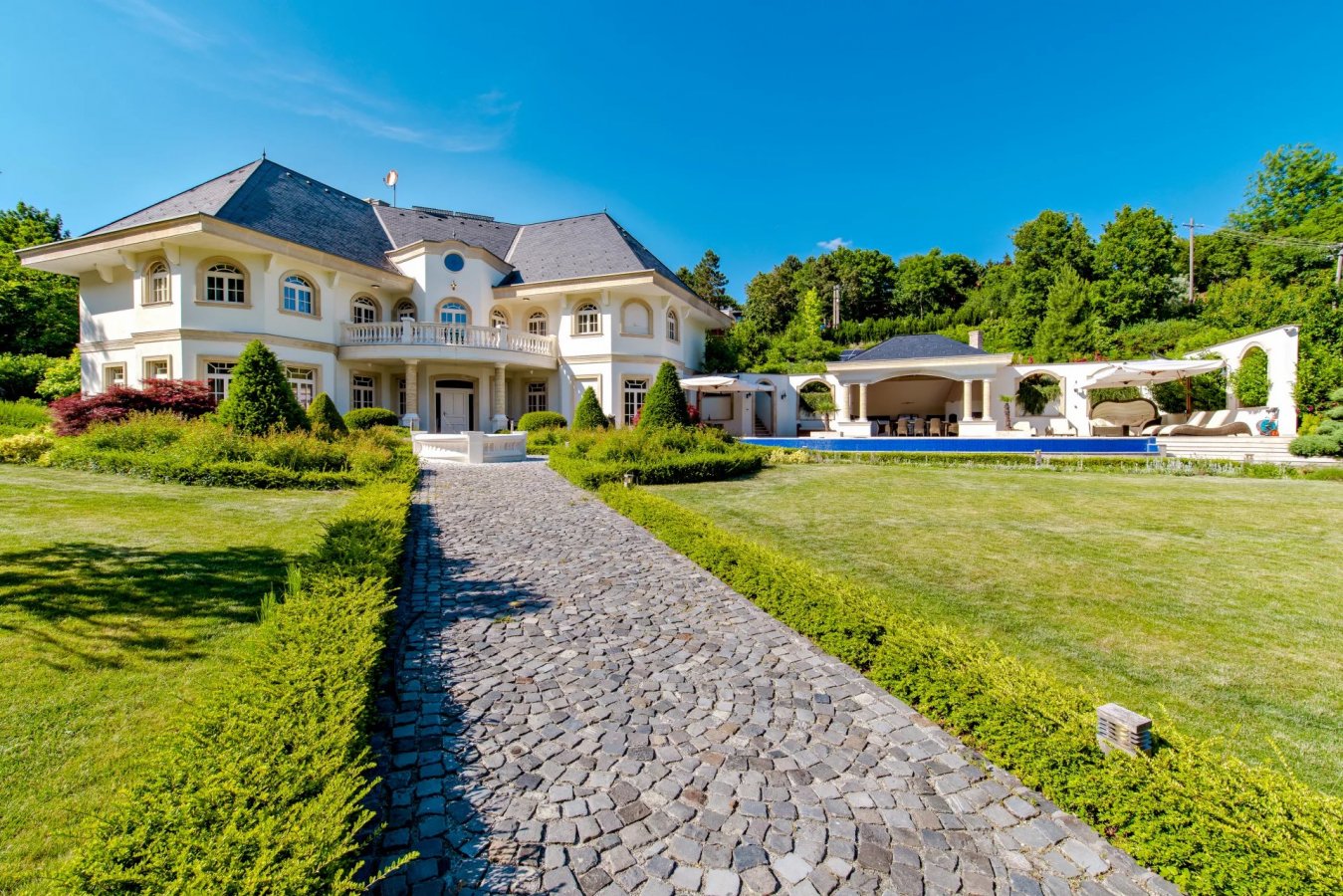 American-style Family Villa in II. District Budapest - picture 4