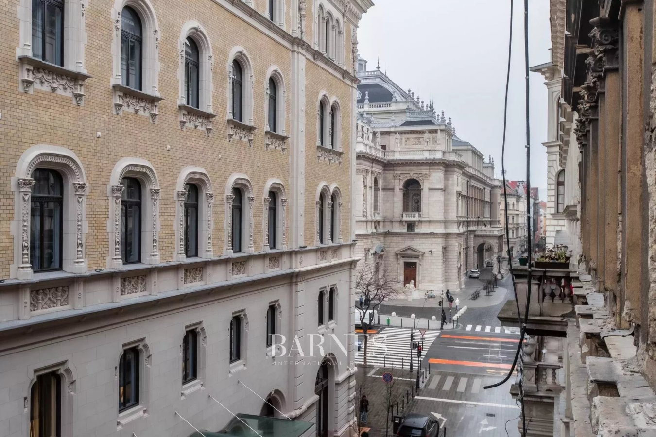 Luxury Apartment in the Heart of Budapest - Exceptional Investment Opportunity - picture 18