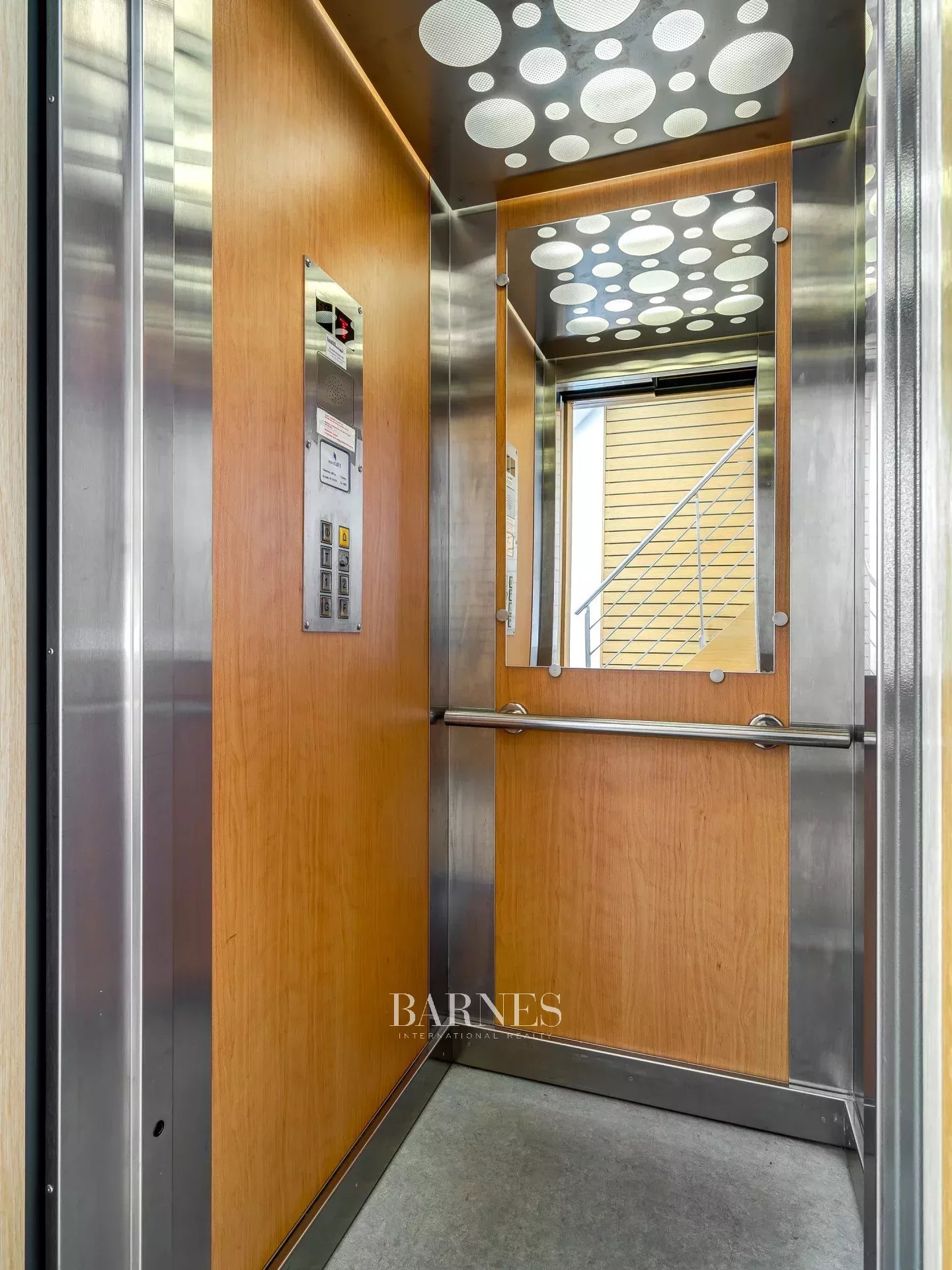 Eladó panorámás 2 hálós, teraszos luxuslakás külön vendéglakrésszel a Rózsadombon - picture 10