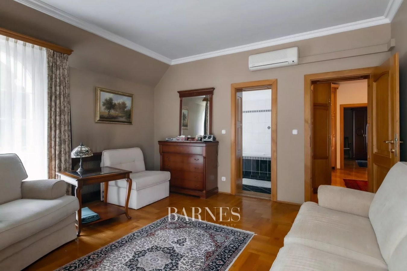 Classical panoramic family villa with exclusive Buda side location - picture 25