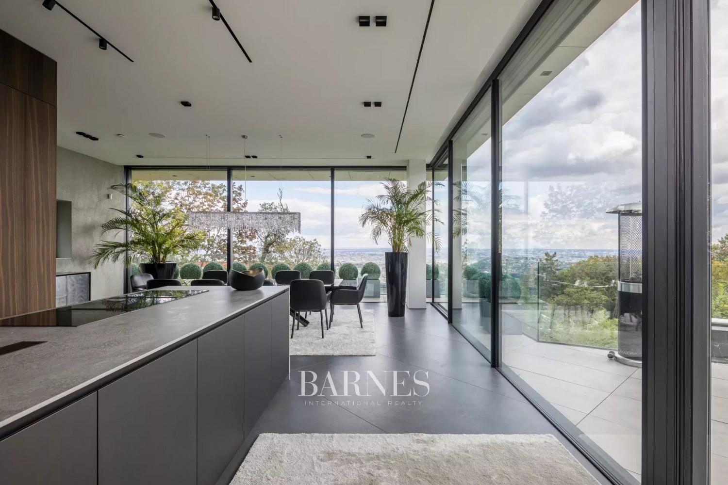 Stunning Villa on Márton Hill with Breathtaking Panoramic View - picture 15