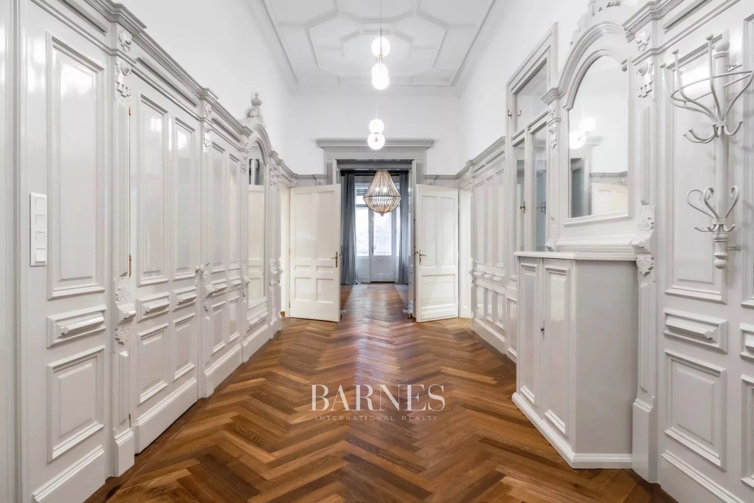 Exkluzív nagypolgári lakás a Szabadság tér közelében - picture 1