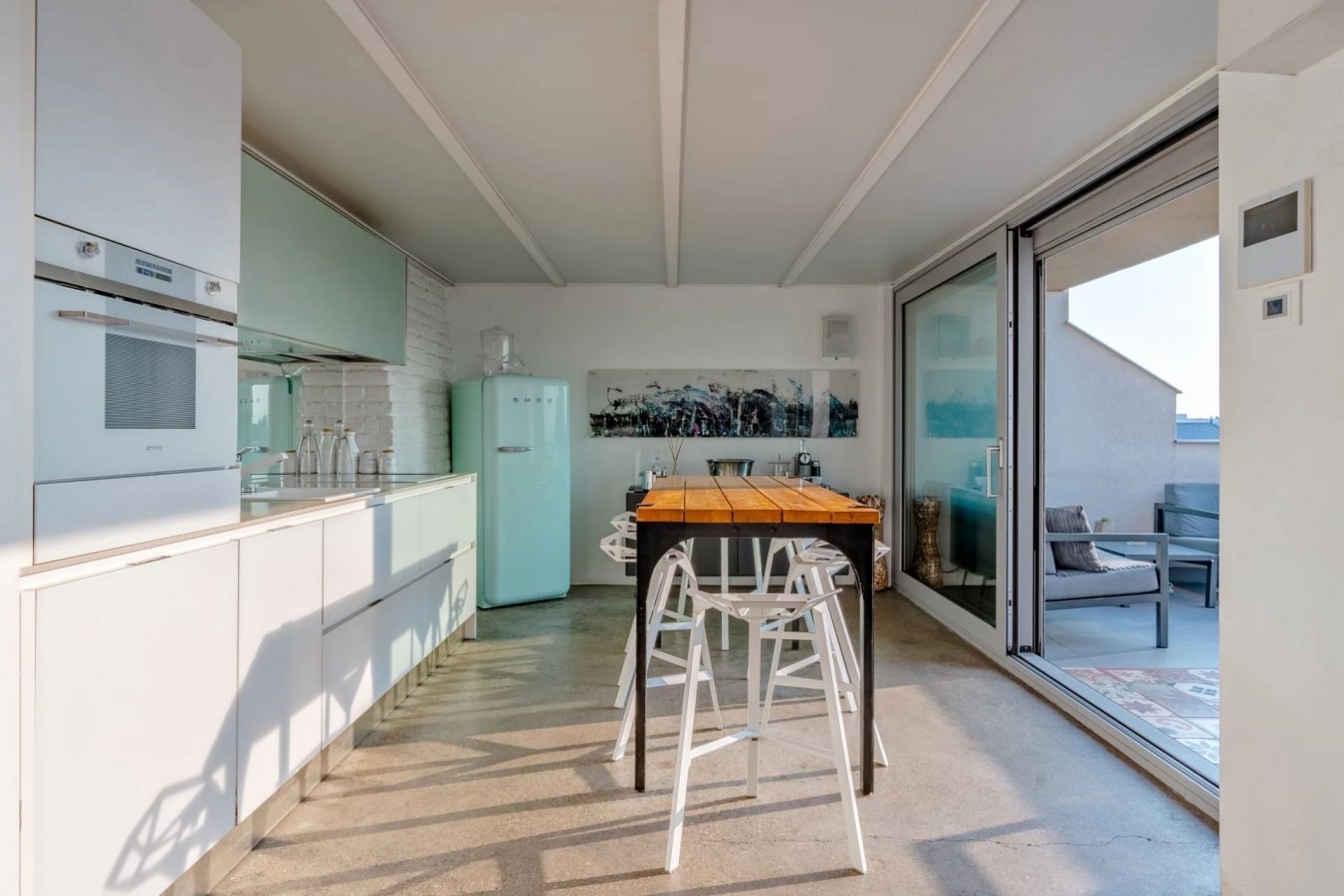 Downtown loft apartment with a panoramic roof terrace - picture 4