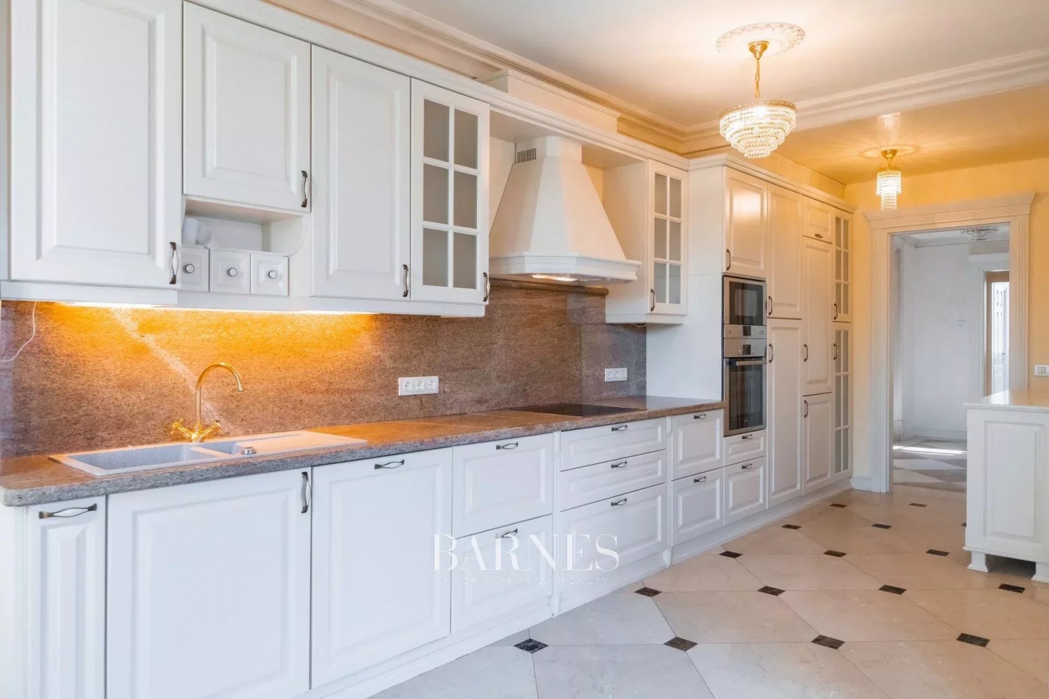 Egyedülálló budai panorámás villa kiadó - picture 10