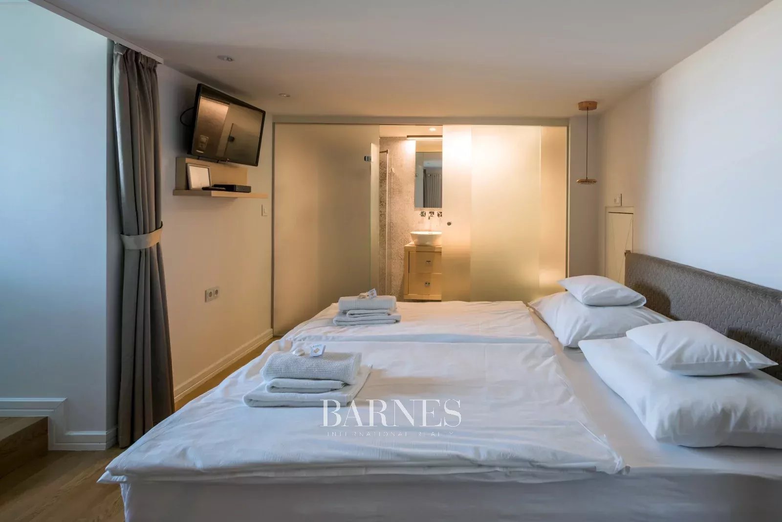 Ritkaság a Várnegyedben dunai panorámával és saját kerttel - picture 12