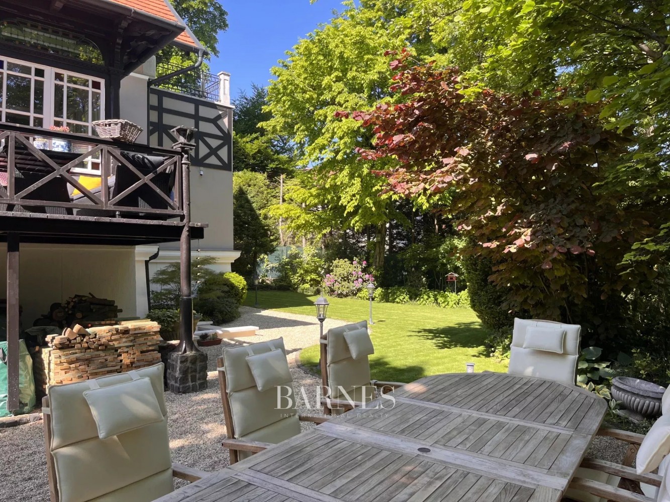 Swiss-Style Villa with Art Nouveau Motifs on Sváb hill - picture 3