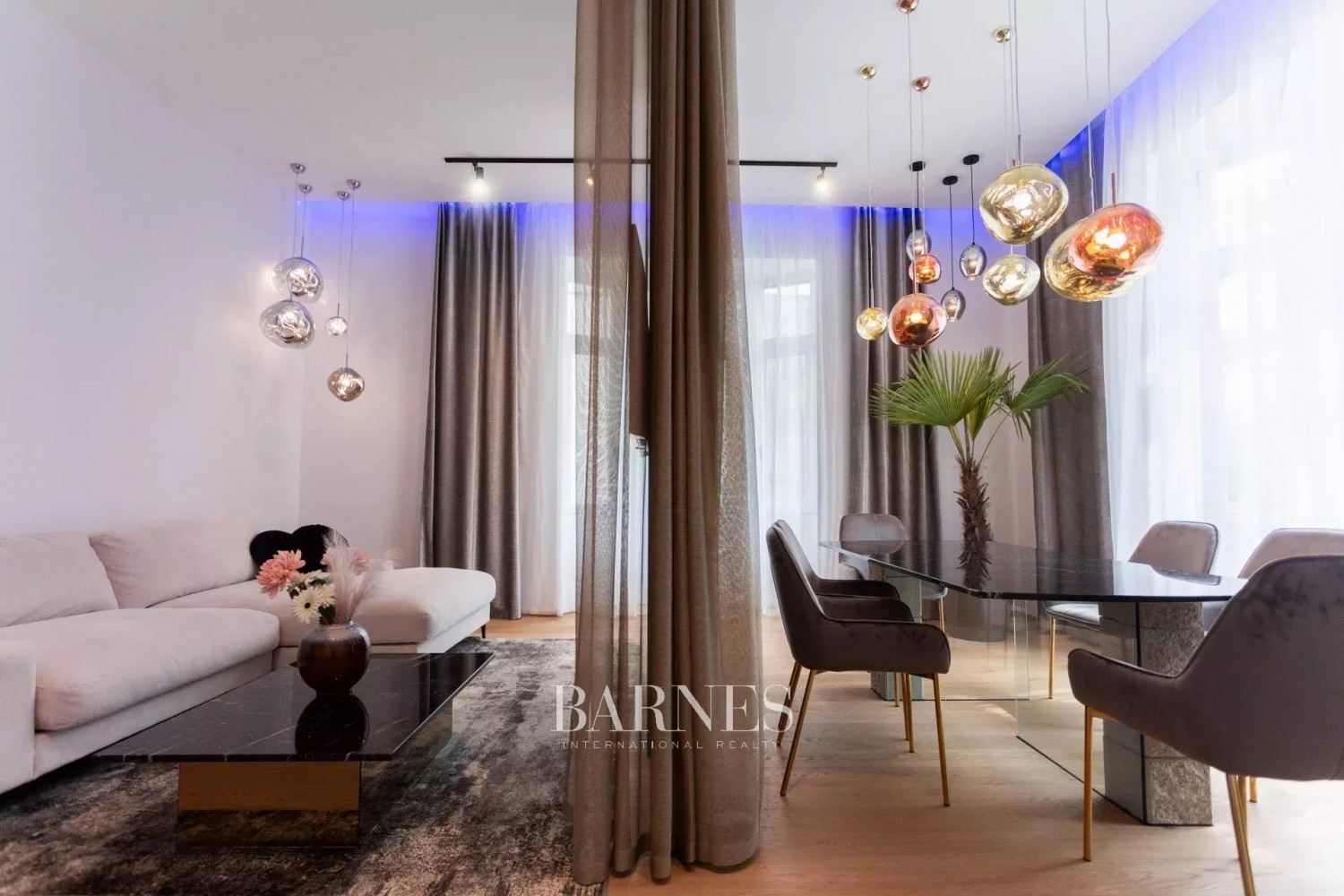 Living room + bedroom, furnished luxury apartment for sale in Váci Street - picture 1