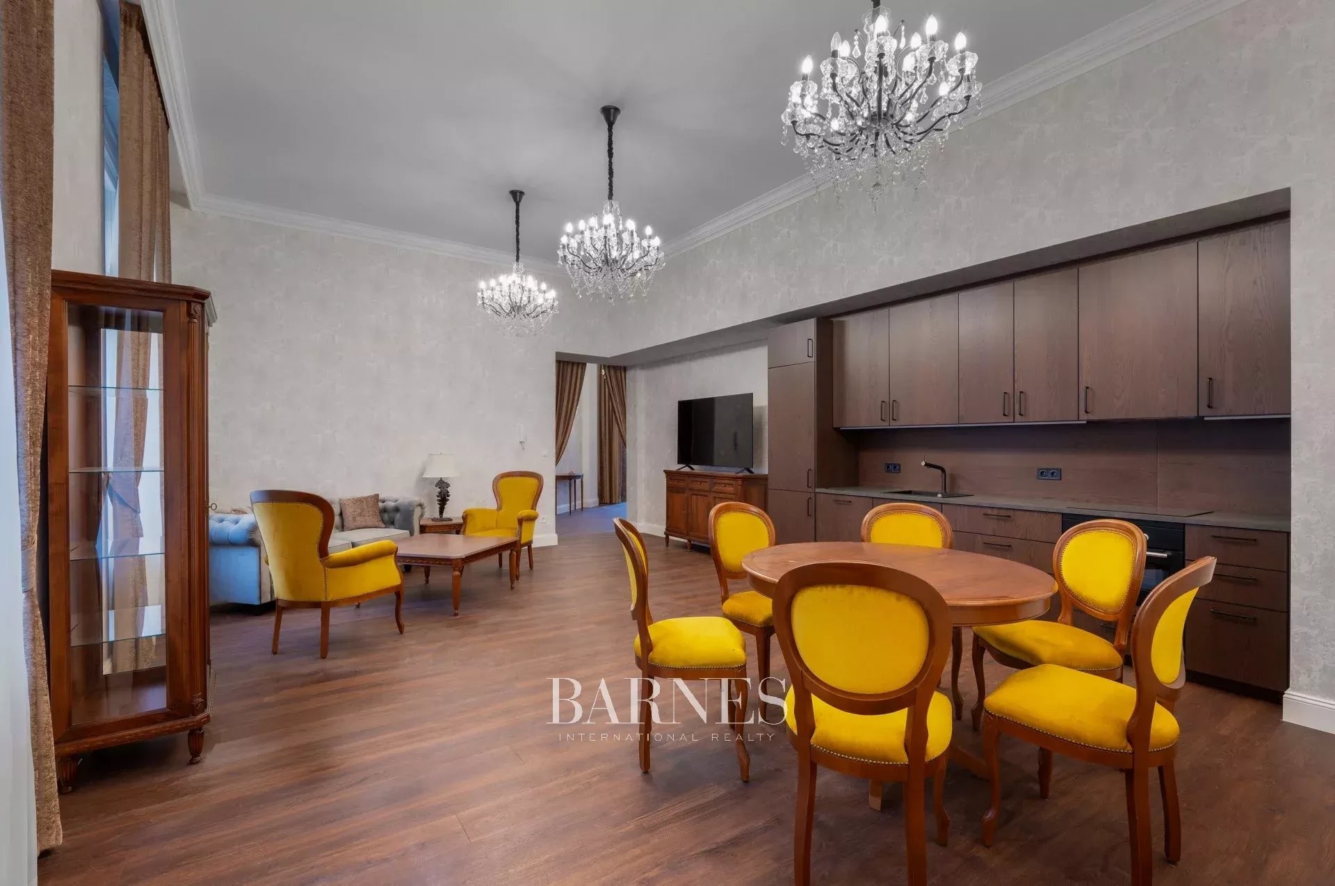 Klasszikus elegancia a Kodály Körönd ikonikus palotájában - picture 4