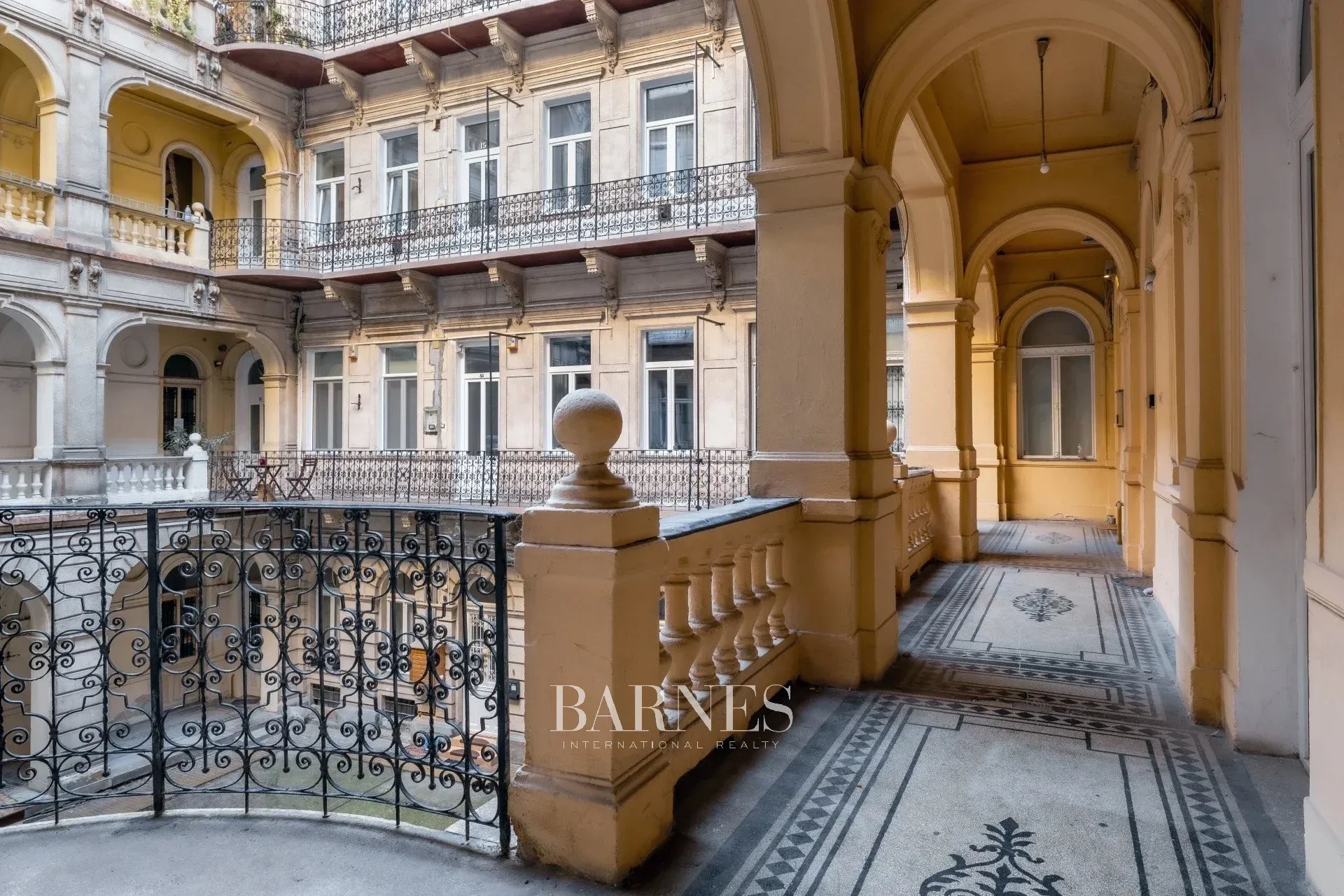 DUNAI PANORÁMÁS, ERKÉLYES LAKÁS A BELGRÁD RAKPARTON - picture 14