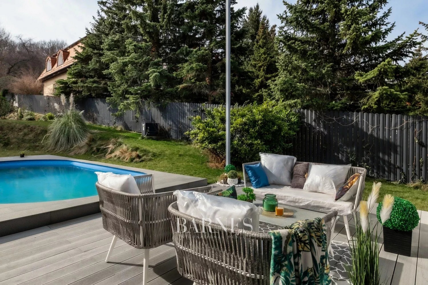 MODERN FAMILY HOUSE WITH SWIMMING POOL AND BEAUTIFUL PANORAMIC VIEW - picture 16