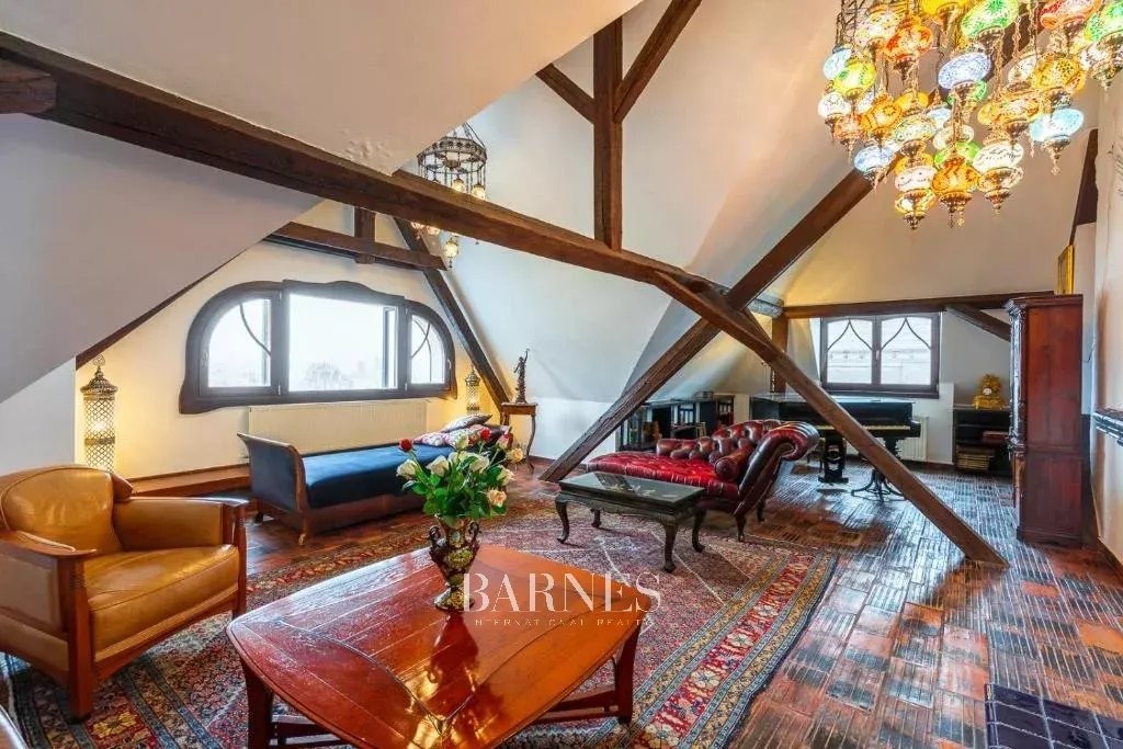 For Rent: An Exceptional Grand-Style Three-Bedroom Penthouse Overlooking Heroes’ Square - picture 2