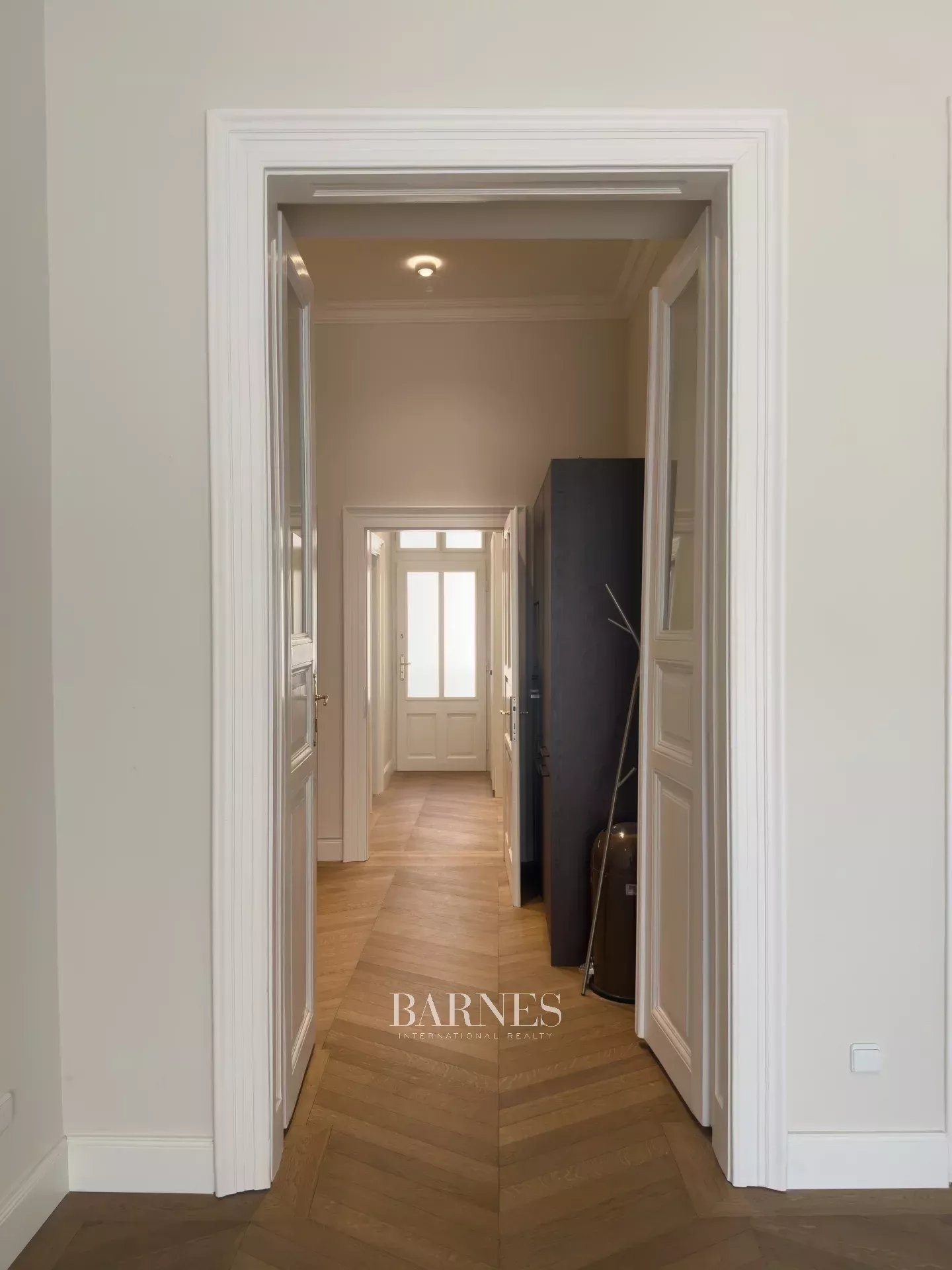 Prestigious apartment for rent near Andrássy Avenue and St. Stephen’s Basilica - picture 11