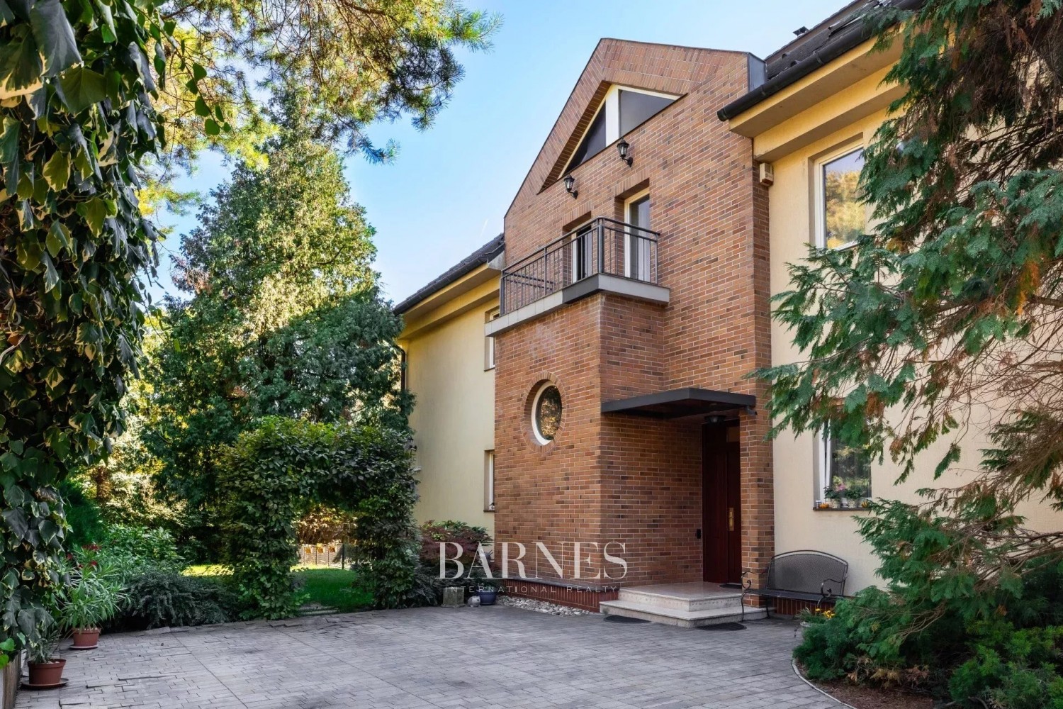 Exclusive 200 m² Duplex Apartment for Rent in Pasarét, in a Quiet Side Street - picture 24