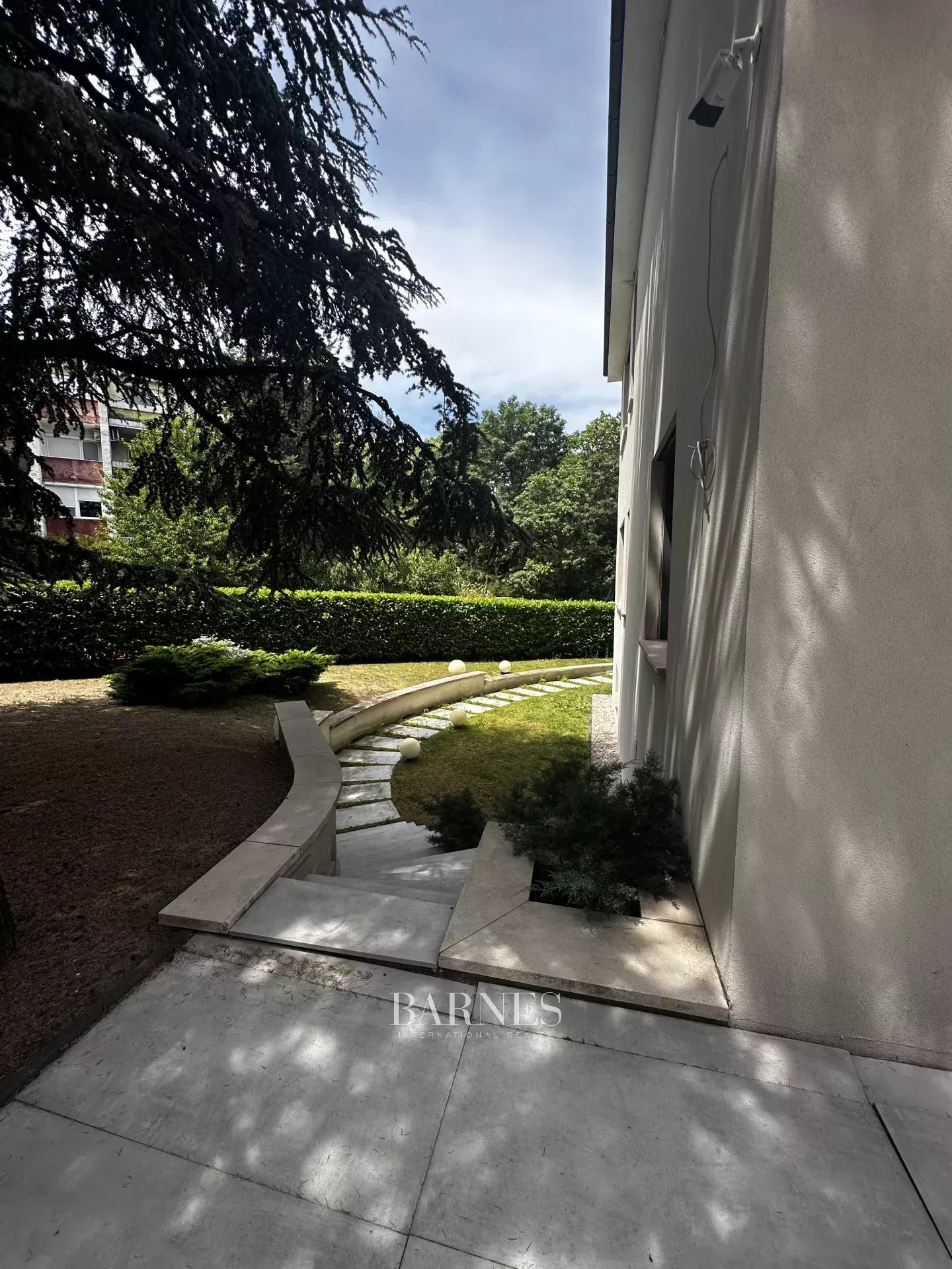 Kiadó irodaépület/cégközpont a XII. kerületben, az Orbánhegyen - picture 21