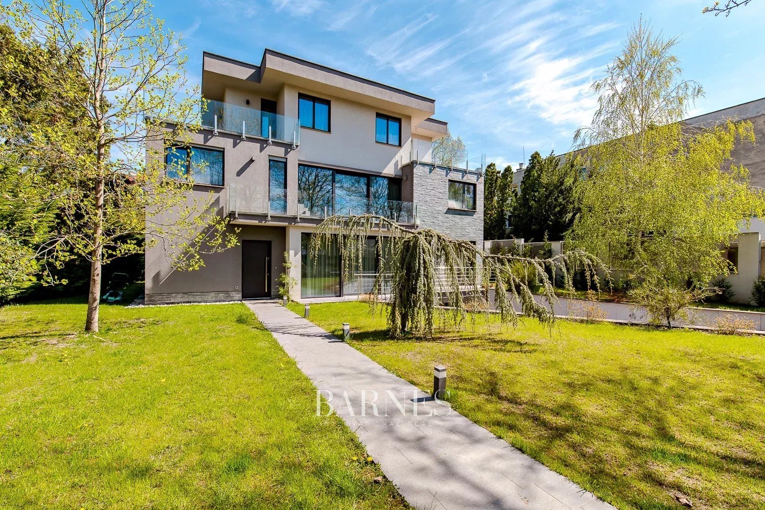 Modern Home with a Pool in Pasarét - picture 1 title=