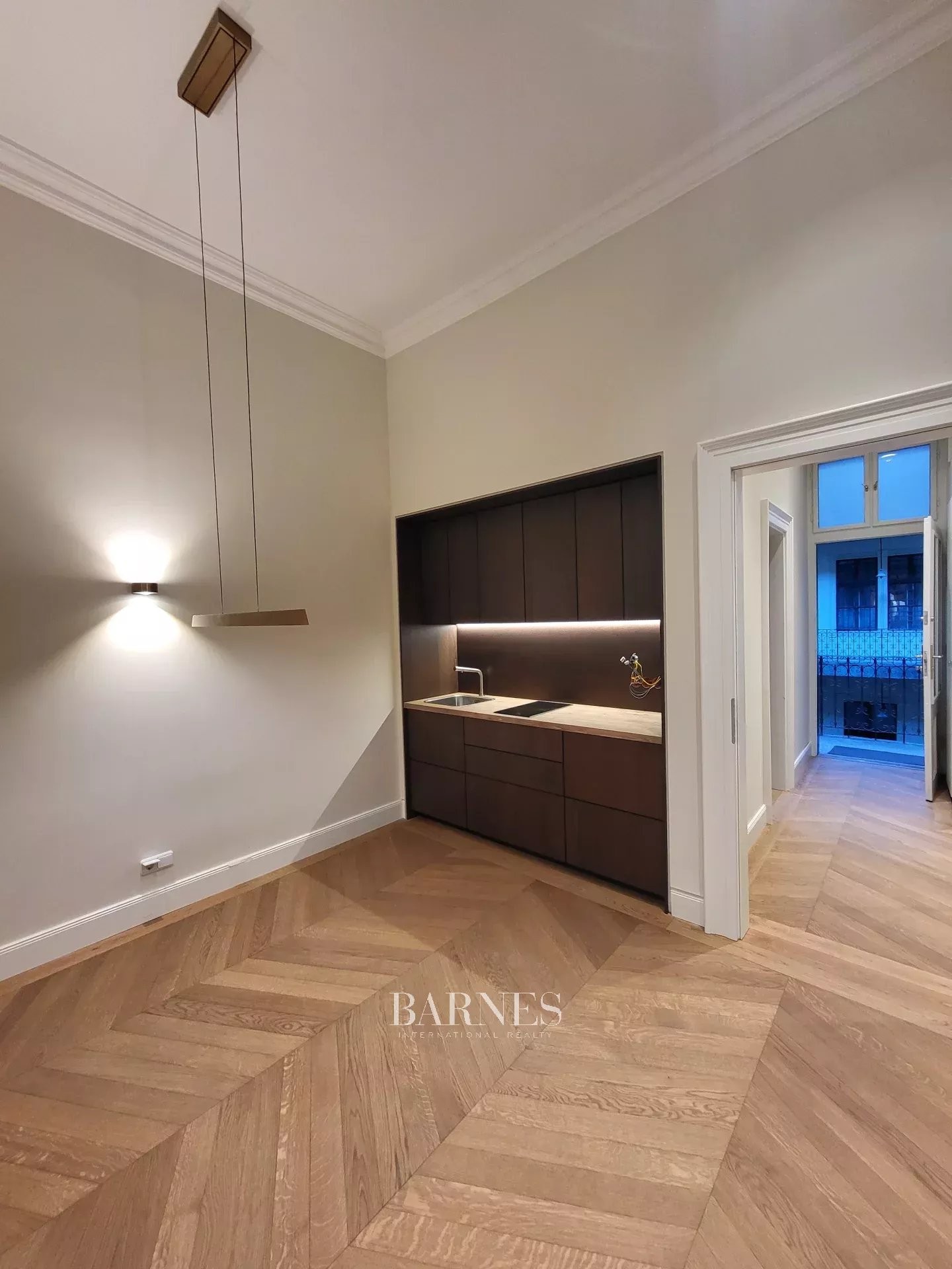 Prestigious apartment for rent near Andrássy Avenue and St. Stephen’s Basilica - picture 6