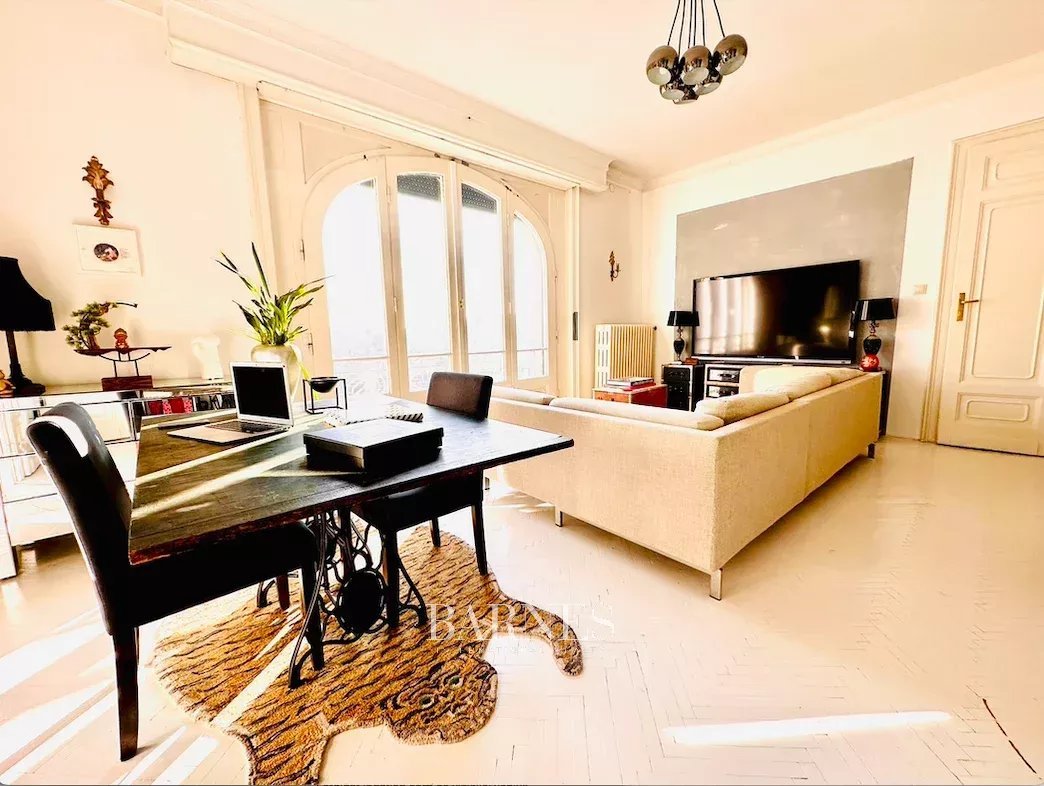 Apartment for sale with a terrace in a villa building next to the Körszálló - picture 4