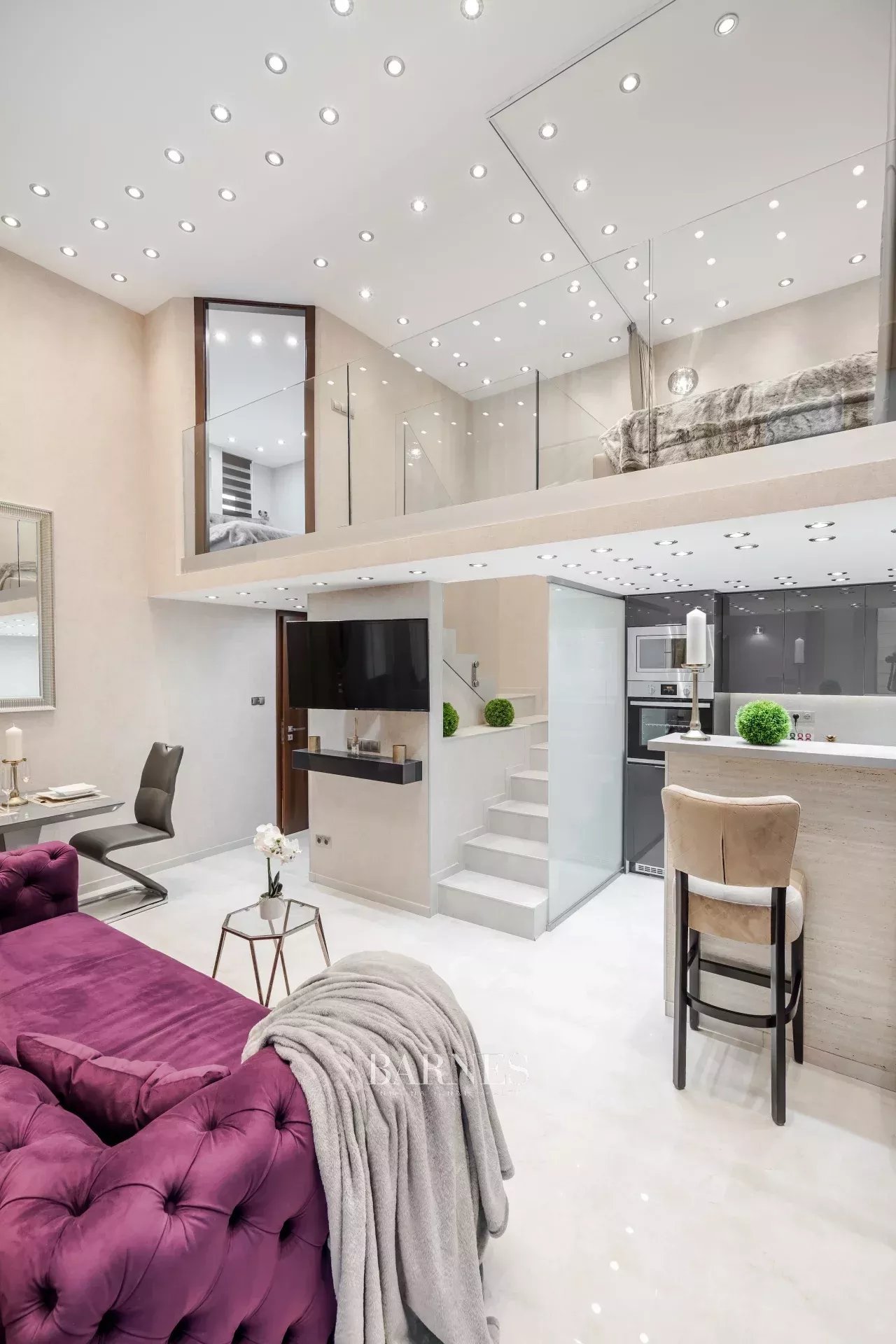 Two Airbnb apartments for sale in the 7th district, with windows facing Dohány Street - picture 17