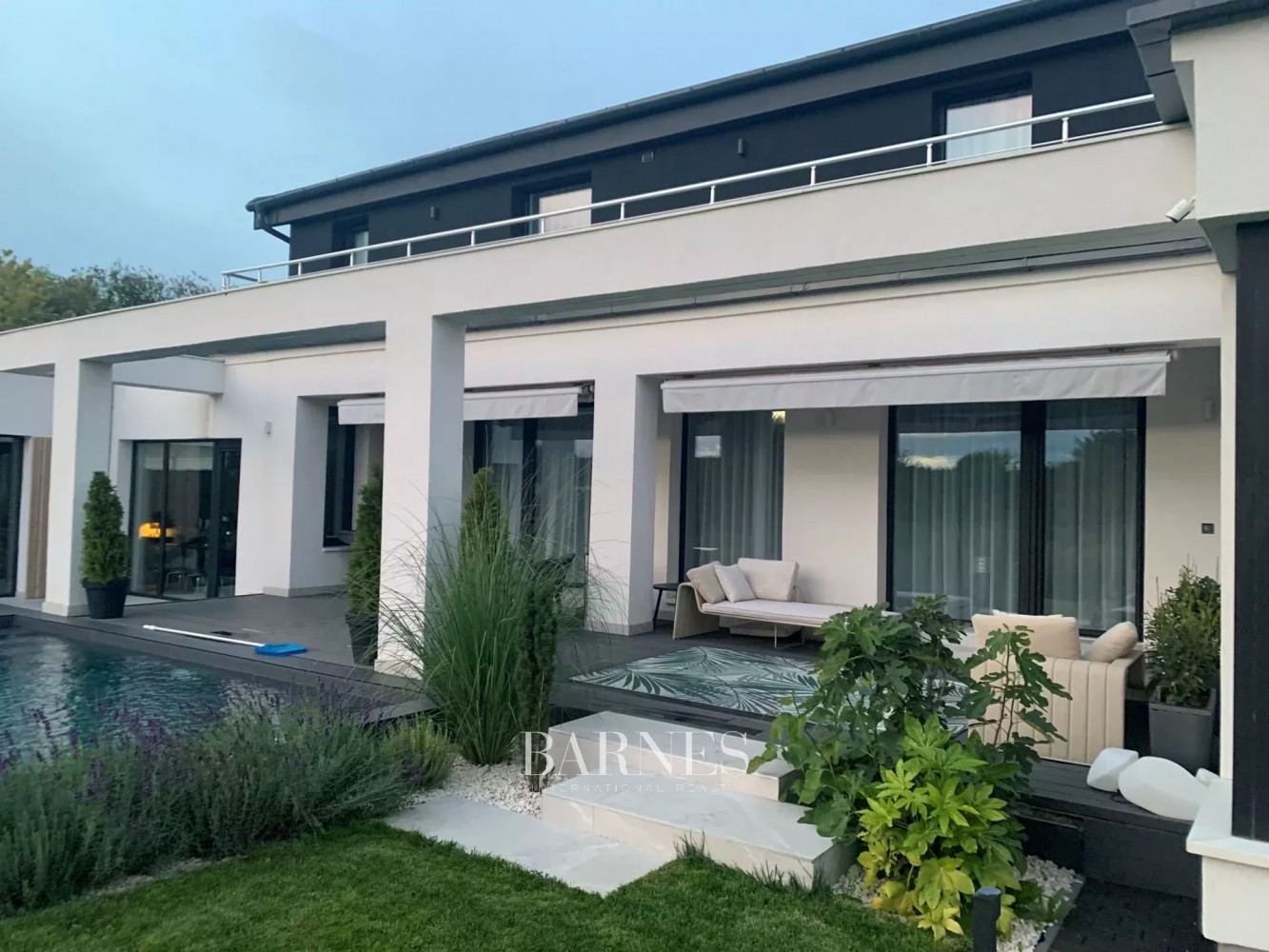 Villa Telki - picture 2 title=