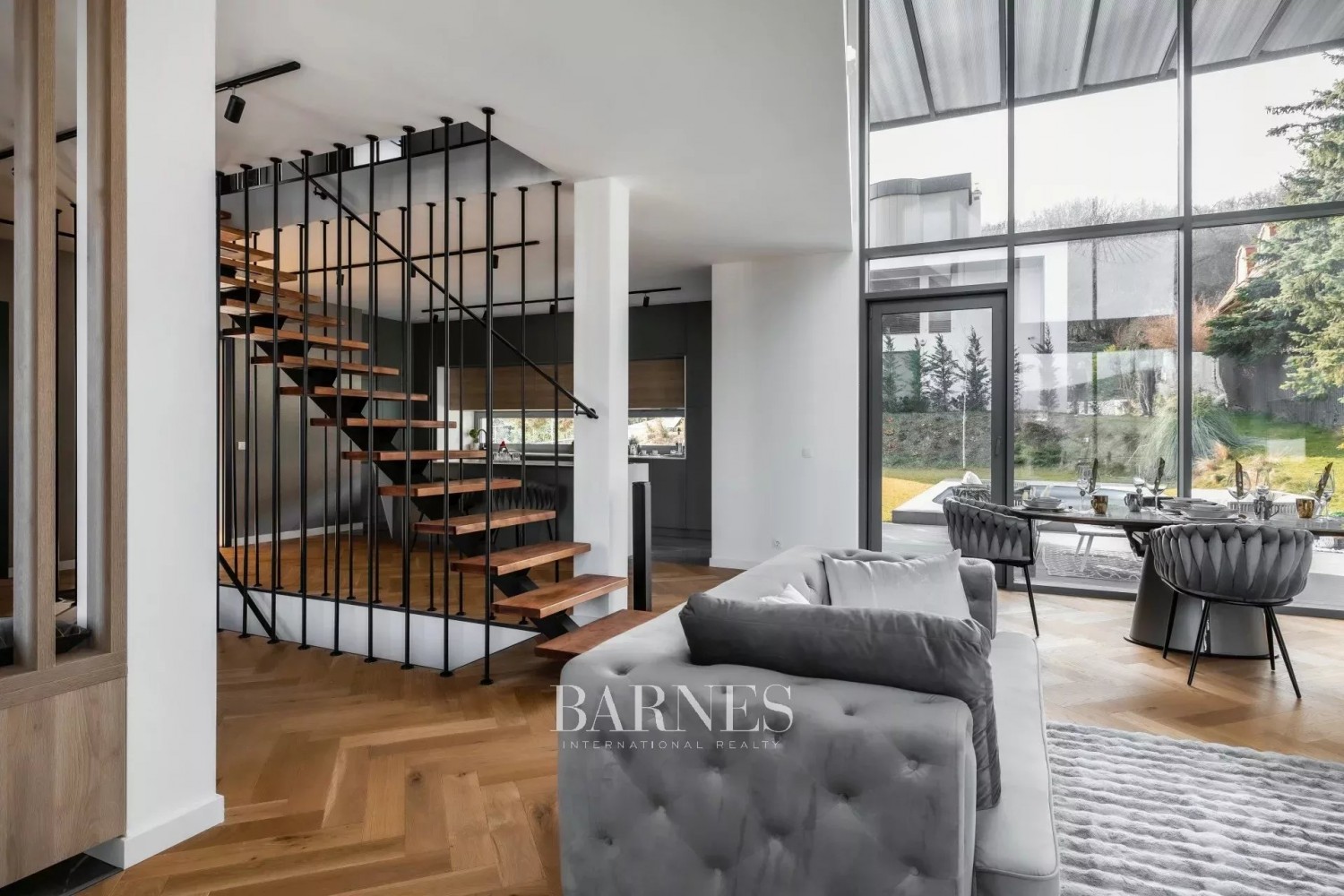 MODERN FAMILY HOUSE WITH SWIMMING POOL AND BEAUTIFUL PANORAMIC VIEW - picture 2