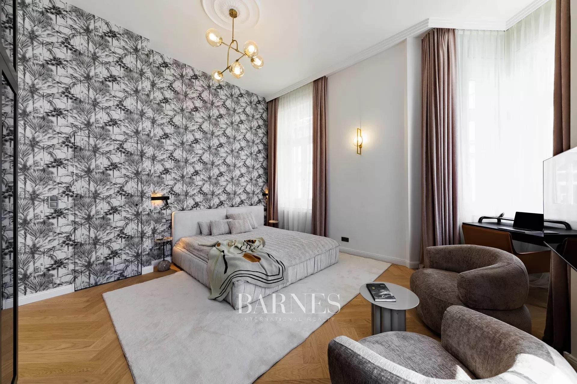 Exceptional Corner Apartment for Sale in the Heart of Budapest, District 5 - picture 13