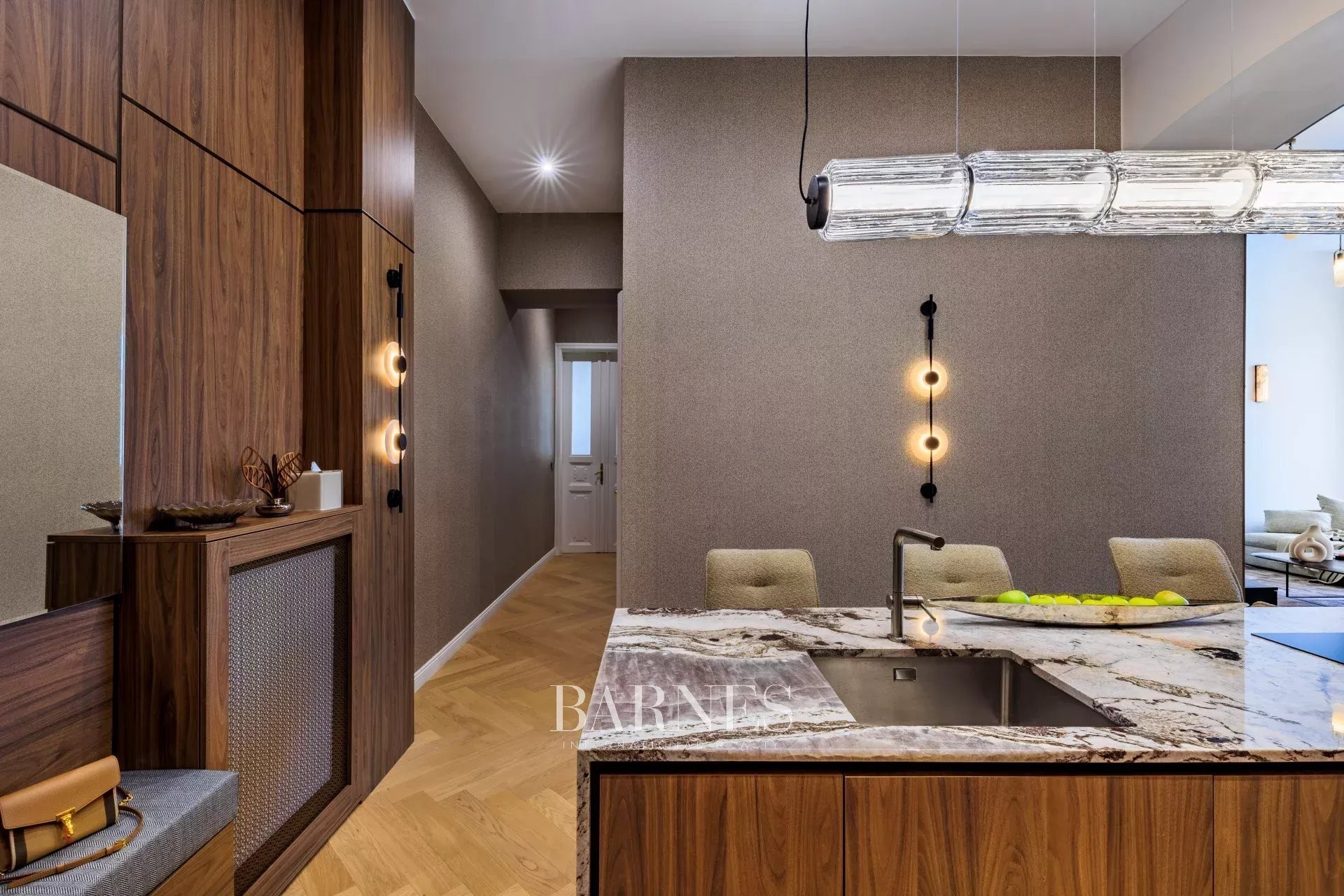 Exceptional Corner Apartment for Sale in the Heart of Budapest, District 5 - picture 9
