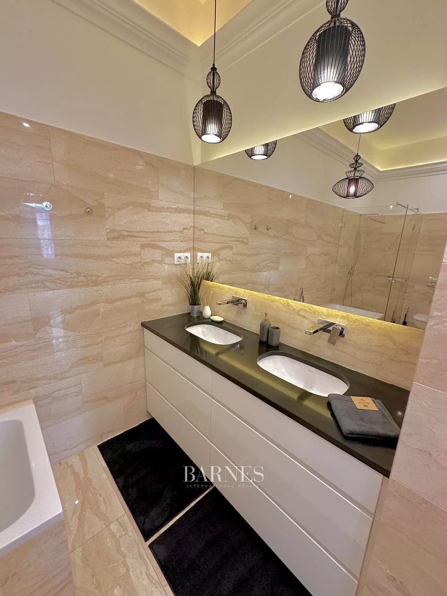 Kiadó 2 hálószobás, külön konyhás, elegáns lakás a Parlamentnél! - picture 9