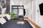 Elegant, Fully Renovated Apartment for Sale in the Heart of Budapest, at the Corner of Váci Street and Párizsi Street! - picture 9 title=