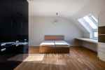 A sense of bourgeois lifestyle  near the Opera House and the Ballet Institute. - picture 10 title=