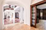 Korhűen felújított villa Mártonhegyen