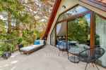 Separate villa-apartment with garden access, in ancient wooded environment